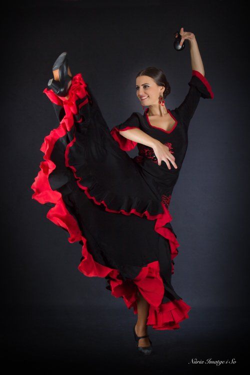 Clases de Danza estilizada en Castellón 
 
La danza estilizada española puede ser la más alta manifestación artística del baile español